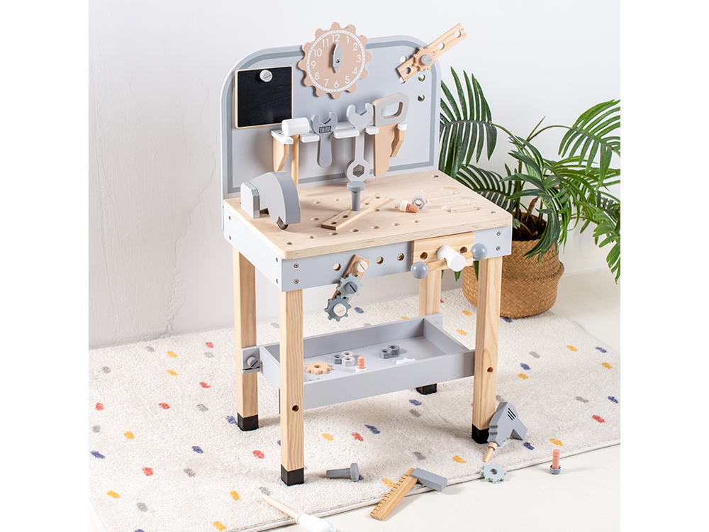 Établi en bois avec accessoires