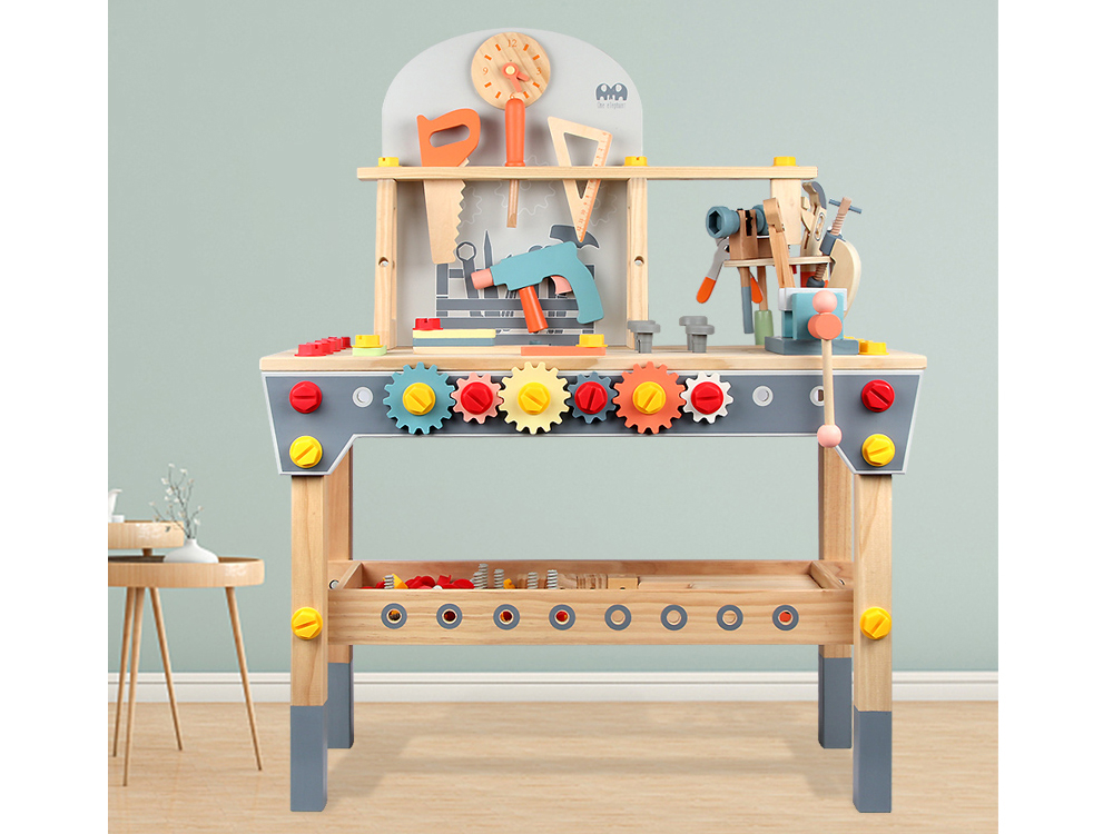 Établi en bois avec accessoires